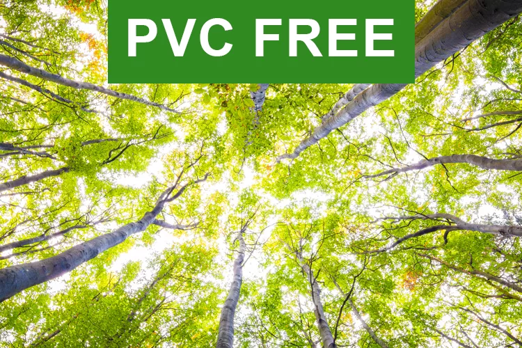 Cime des arbres verts avec texte 'PVC FREE'