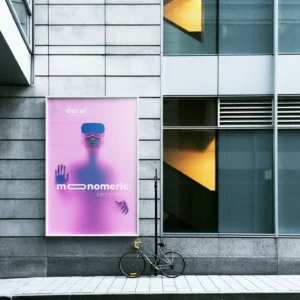 Affiche futuriste et vélo devant bâtiment moderne
