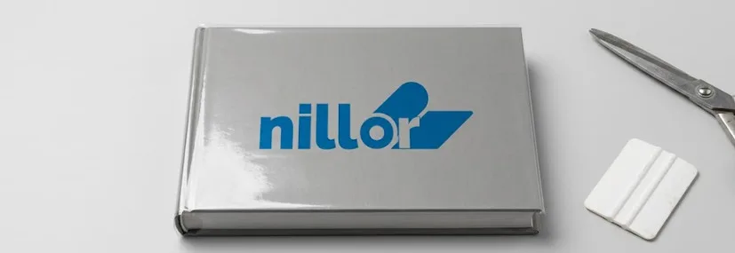 Carnet argenté avec logo Nillor.